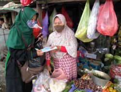 Angka Positif Covid-19 di Semarang Meningkat, HMI Korkom Walisongo Bagikan Masker Kepada Masyarakat
