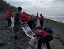 Jaga Habitat Pantai, Resik-resik  digelar di Pantai Baru, Srandakan