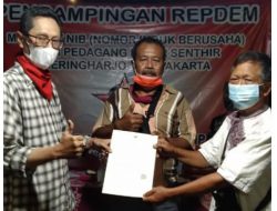 Repdem Dampingi 600 Pedagang Pasar Sentir Yogyakarta Mengurus Pembuatan NIB