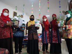 Demi Optimalkan PAUD di Tengah Pandemi, Guru dan Wali Murid SPS An Nurumi Jualan Pot Lukis