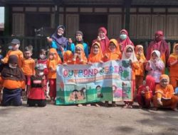 Jelajahi Lingkungan Sekolah, Siswa TK ABA Karang Dilatih Hadapi Tantangan