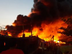 10 Kapal Lebih Terbakar di Pelabuhan Wijaya Pura