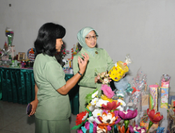 Para Istri Prajurit Korem 072/PMK Manfaatkan Limbah Jadi Kerajinan