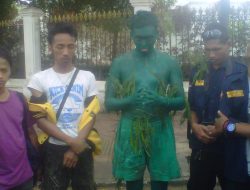 Membuang Sampah Sembarangan, Merusak Bumi