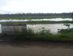Ketinggian Air Terus Meningkat Warga Minta Diungsikan