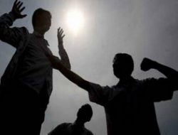 Melecehkan Karangtaruna, Seorang Pemuda Dihajar Warga