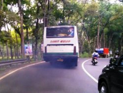 Banyak Bus Butut, Pengguna Jalan Sesak Nafas