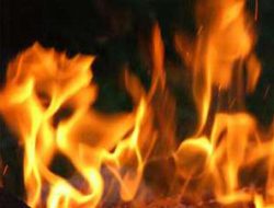 Menyuling Bensin Sambil Memasak, Rumah Terbakar