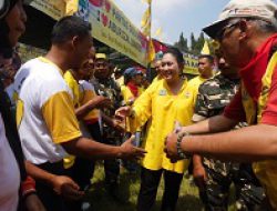 Hadiri Kampanye, Titiek Soeharto Sempatkan Diri Salami Simpatisan di Tenda