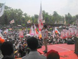 Tunggu Keadatangan Prabowo, Ifan Seventen Meriahkan Kampanye Terbuka Gerindra