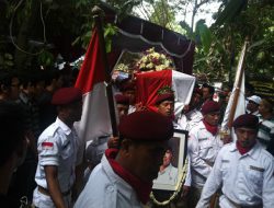 Ribuan Pelayat Antar Prof. Suhardi ke Peristirahatan Terakhir