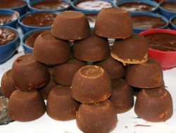 Perajin Gula Kelapa Kesulitan Tembus Pasar