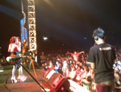 Wow, Via Valent Hipnotis Ribuan Fans