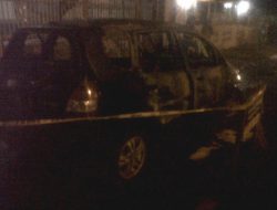 Mobil Seorang Mahasiswa Terbakar