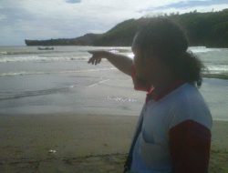 Digulung Ombak, 3 Wisatawan Pantai Baron Hilang