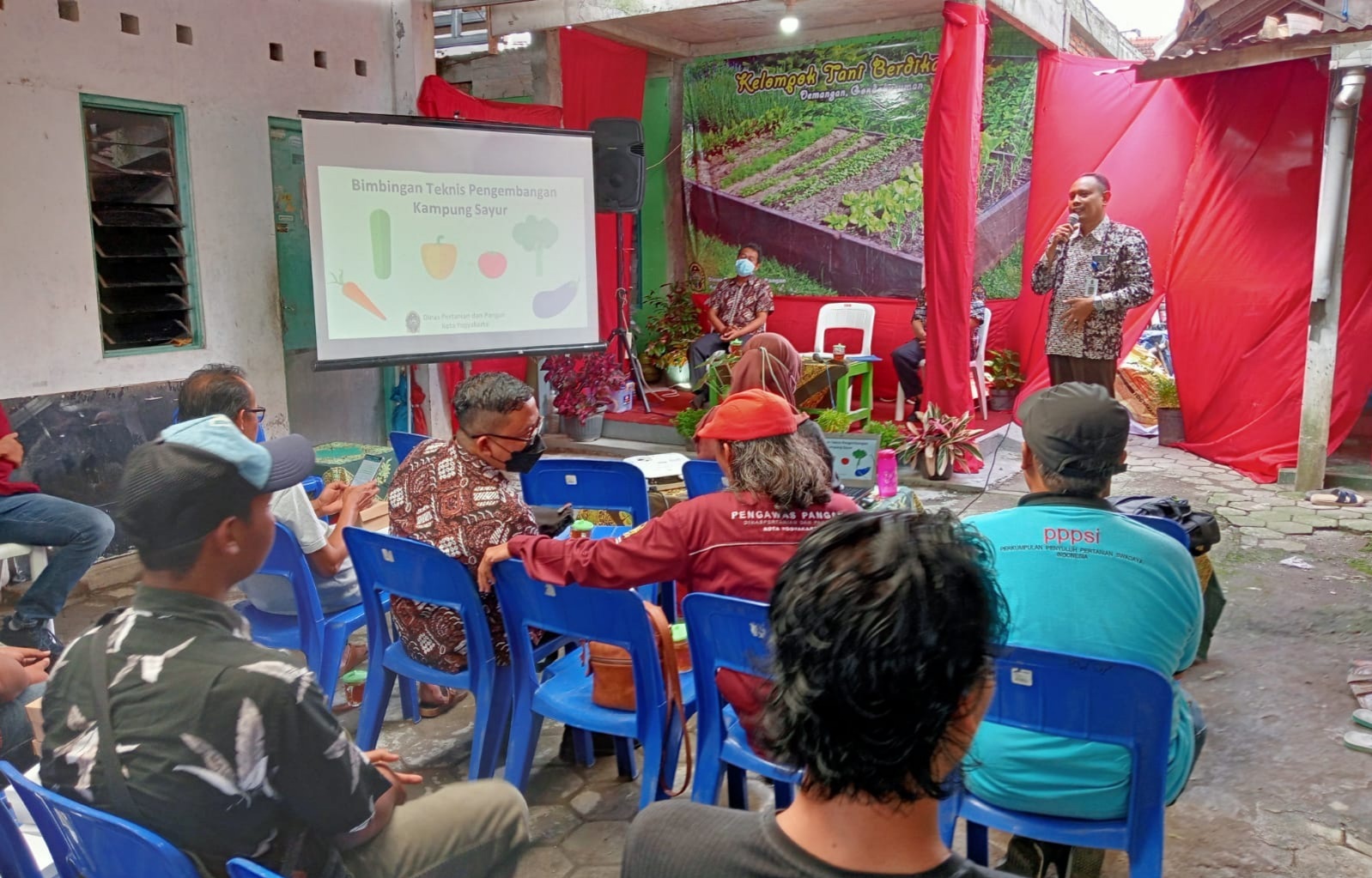 Keguatan Bimtek pengembangan Kampung sayur yang diikuti anggota Kelompok Tani Berdikari Kampung Sapen Yogyakarta. Foto: ist
