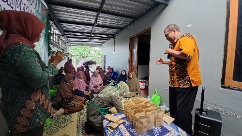 Warga Kampung Anggur Mendungan, Giwangan, Umbulharjo, Yogyakarta mengikuti Pelatihan produk olahan. Foto: Livi.