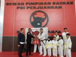 Dorong Atlet Taekwondo RTA Tingkatkan Prestasi, Pimpinan Repdem Beri Bantuan Peralatan Latihan