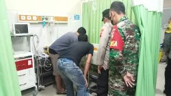 Petugas Polsek Purbalingga saat menjenguk perempuan yang coba bunuh diri di sungai klawing. Foto: res/pbg
