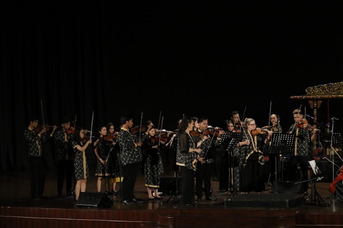 Konser Kolaborasi Melbourne Symphony Orchestra (MSO) bareng peserta Youth Music Camp di Auditorium Driyarkara Universitas Sanata Dharma (USD) Yogyakarta, Kamis (11/05/2023) malam memukau penonton.