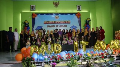 Lepas 38 Siswa, PAUD IT ADAR Gelar Akhirussanah Bernuansa Adat Jawa