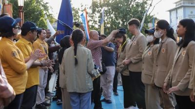 Menteri Teten saat melepas mahasiswa KKN UGM. Foto: ist