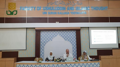 Dr Baptiste Brodard, Asisten Profesor di Internasional Universitas Islam Malaysia saat menjadi dosen tamu di Prodi SAA FUPI UIN Sunan Kalijaga, Selasa (19/06/2023). Foto: Fafa