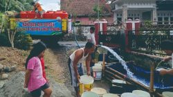 Gerakan Pramuka Kwartir Daerah Jawa Tengah (Kwarda Jateng) memberikan bantuan biaya operasional untuk mendistribusikan air bersih untuk masyarakat yang terdampak musim kemarau di wilayah Kwartir Cabang (Kwarcab) Kabupaten Purbalingga. Foto: ist