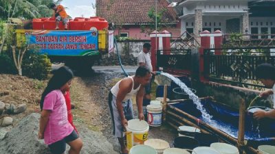 Gerakan Pramuka Kwartir Daerah Jawa Tengah (Kwarda Jateng) memberikan bantuan biaya operasional untuk mendistribusikan air bersih untuk masyarakat yang terdampak musim kemarau di wilayah Kwartir Cabang (Kwarcab) Kabupaten Purbalingga. Foto: ist