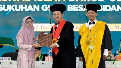 Ketua KPPU Prof. Dr. M. Afif Hasbullah, SH, M.Hum dikukuhkan sebagai Guru Besar Tetap Bidang Ilmu HukumUNISDA) Lamongan. Foto: ist