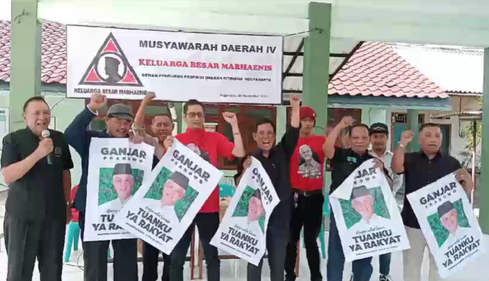 Pengurus DPP Keluarga Besar Marhaenis (KBM) DIY Deklarasi Dukung Ganjar-Mahfud dalam acara Musda KBM DIY ke IV, Minggu (26/11/2023). Foto: Fafa