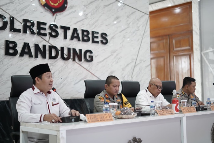 Kompolnas saat kunjungan di polrestabes bandung. Foto: Ist