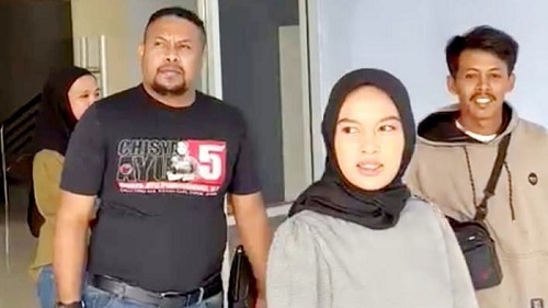 Chisya Ayu Puspitaweni, Calon Legislatif (Caleg) DPRD Sleman dari PDI Perjuangan Nomor Urut 5, Dapil 4 Sleman, seusai menjenguk korban penganiyaan oknum massa Parpol di di RS Hardjolukito Yogyakarta. Foto: Fafa