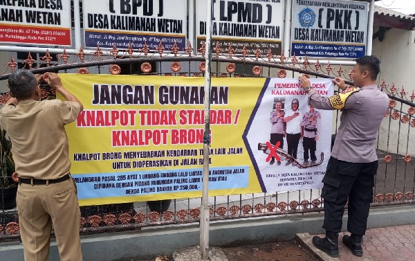 Polsek Kalimanah bersama pemerintah desa dan kelurahan di wilayahnya melakukan pemasangan spanduk dan banner yang berisi imbauan larangan penggunaan knalpot brong. Foto: Nowo