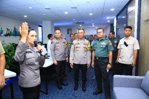 Kapuspen TNI, Mayjen. TNI, Nugraha Gumilar beserta rombongan MENGUNJUNGI Kadiv Humas Polri Irjen. Pol. Sandi Nugroho di Gedung Humas Polri, Kamis (25/1/24). Foto: ist