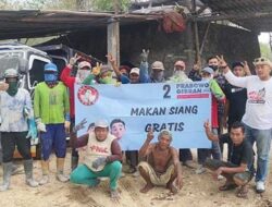 Relawan Sedulur Jokowi Yogyakarta Gencarkan Kampanye Simpatik Menangkan Prabowo Gibran dengan Bagikan Makan Siang Gratis di Gunung Kidul