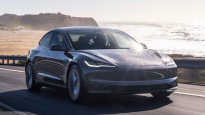 Tesla Model 3 2024, yang membawa sejumlah pembaruan menarik dan teknologi canggih yang membuatnya menjadi salah satu kendaraan listrik paling menonjol di pasaran. Foto: Ist