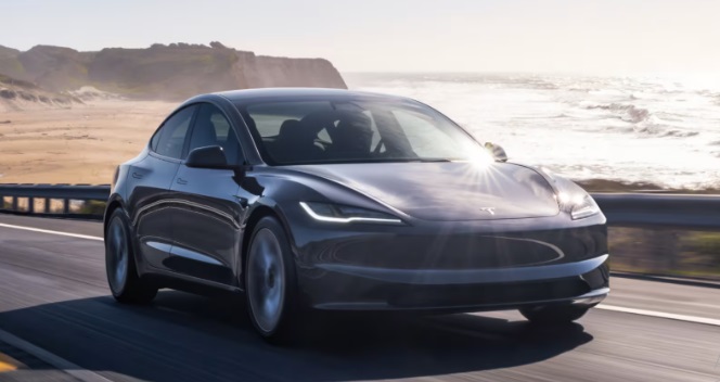 Tesla Model 3 2024, yang membawa sejumlah pembaruan menarik dan teknologi canggih yang membuatnya menjadi salah satu kendaraan listrik paling menonjol di pasaran. Foto: Ist