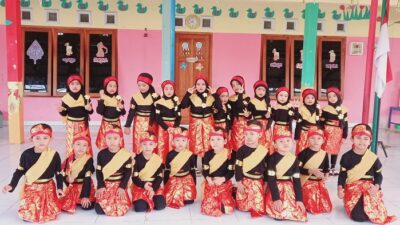 Tim Angklung RA Ar Rafif PAUD IT ADAR Tirtomartani Kalasan Sleman berhasil meraih juara 1 Lomba Angklung Tingkat DIY.