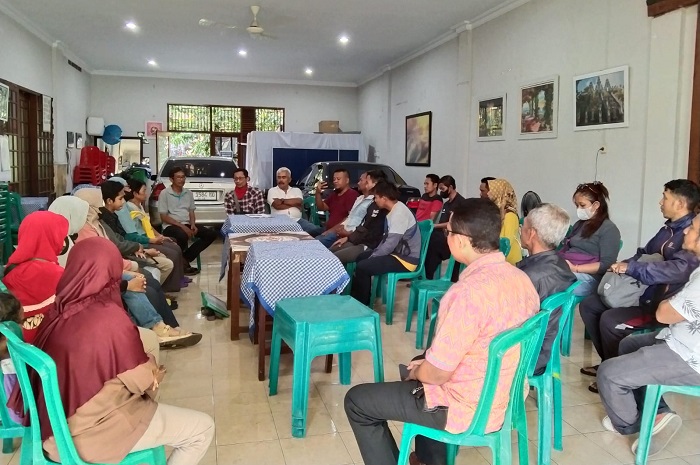 Para Tokoh Kampung di Kota Yogyakarta saat menggelar pertemuan dan menyatakan dukungan kepada Fokki untuk maju sebagai Calon Wakil Wali Kota Yogyakarta Pada Pilkada 2024 mendatang. Sumber: ist/Brayat Fokki