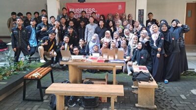 Jurusan PAI FITK UIN Sunan Kalijaga Yogyakarta menggelar Pameran Bisnis di taman Kampus FITK, Kamis (13/06/2024). Foto: Ist