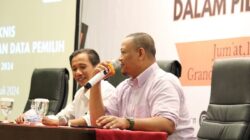 Jafarudin, pemimpin redaksi beritajogja.com (kiri) saat hadir menjadi pembicara dalam Rakernis Pengawasan pemutakhiran data pemilih Pilkada Sleman 2024 yang diselenggarakan Bawaslu Sleman. Foto: Ist