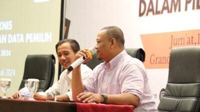 Jafarudin, pemimpin redaksi beritajogja.com (kiri) saat hadir menjadi pembicara dalam Rakernis Pengawasan pemutakhiran data pemilih Pilkada Sleman 2024 yang diselenggarakan Bawaslu Sleman. Foto: Ist