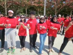 Pelepasan tukik menjadi salah satu bentuk nyata kepedulian perusahaan agregator nasional ini terhadap kelestarian lingkungan dan sebagai langkah kecil dalam menjaga keseimbangan ekosistem laut. (Ist)