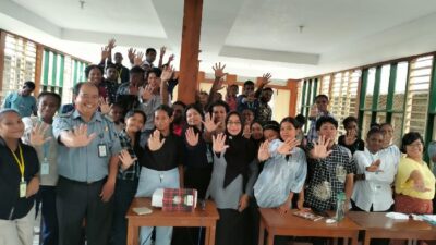 PK Ahli Madya Bapas Jogja Sri Akhadiyanti dan Armunanta Dwihandaka saat hadir sebagai narasumber dalam rangka kegiatan matrikulasi bagi mahasiswa Papua yang tengah menempuh pendidikan pada Fakultas Keguruan dan Ilmu Pendidikan Universitas Sanata Dharma, Yogyakarta. Foto: Ist