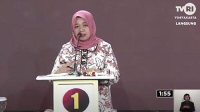 Calon Bupati Sleman Momor 1 Kustini Sri Purnomo saat debat perdana Calon Bupati Seman 2024 di TVRI. Foto: Tangkap Layar