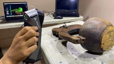 Pembuatan materi 3D koleksi Museum Soegarda Poerbakawatja untuk diunggah di katalog digital yang interaktif dan bisa diakses melalui website. Foto: Ist