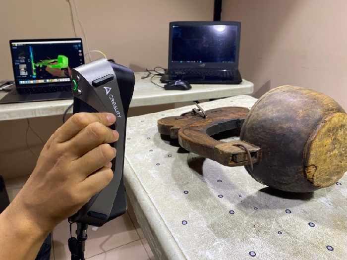 Pembuatan materi 3D koleksi Museum Soegarda Poerbakawatja untuk diunggah di katalog digital yang interaktif dan bisa diakses melalui website. Foto: Ist