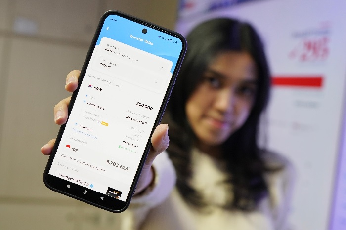 Mudahkan Nasabah, Bank Mandiri perluas layanan transfer valuta asing (valas) melalui aplikasi Livin' by Mandiri.