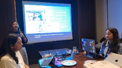 Director of Communications DANA Indonesia, Olavina Harahap saat mempresentasikan capaian DANA tahun 2024 dan ragam Inovasi 2025 yang bakal diluncurkan pada acara Media Day Roadshow DANA di Yogyakarta, Rabu (15/01/2025). Foto: Fafa